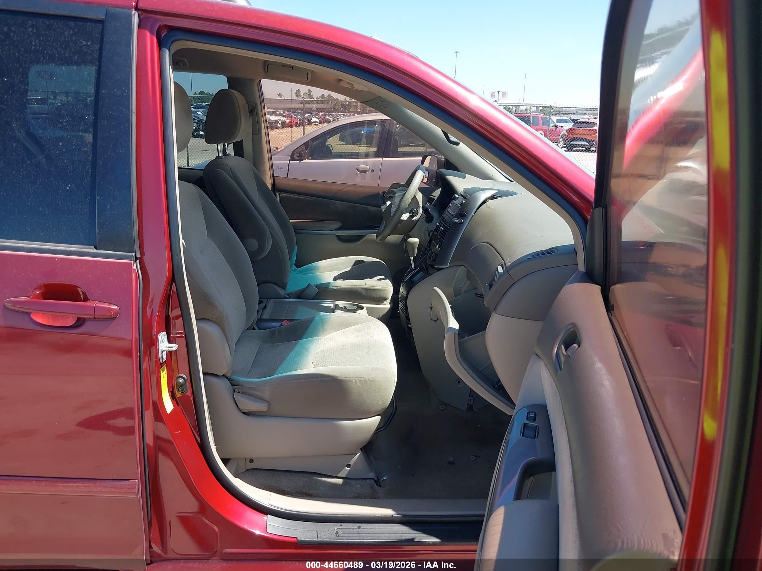 2010 Toyota Sienna Le Red vin: 5TDKK4CC3AS298977