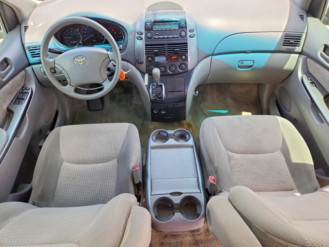 2010 Toyota Sienna Le 8-passenger Silver vin: 5TDKK4CC3AS304809