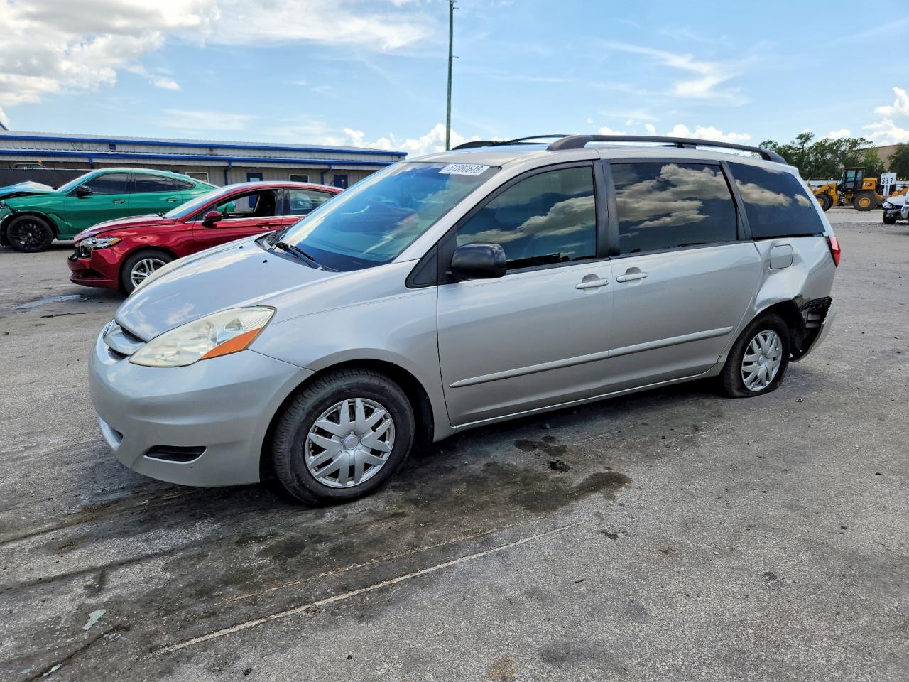 2010 Toyota Sienna Le 8-passenger Silver vin: 5TDKK4CC3AS304809