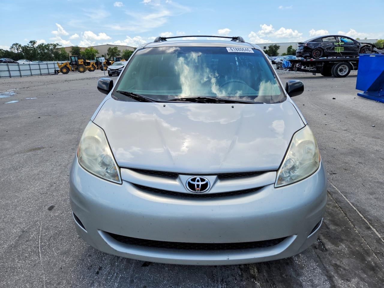 2010 Toyota Sienna Le 8-passenger Silver vin: 5TDKK4CC3AS304809