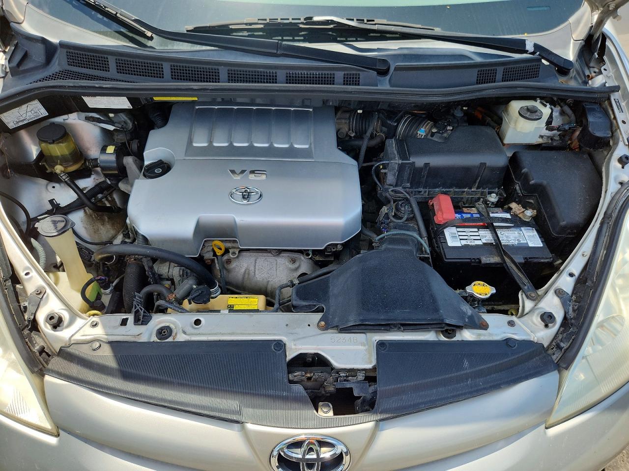 2010 Toyota Sienna Le 8-passenger Silver vin: 5TDKK4CC3AS304809