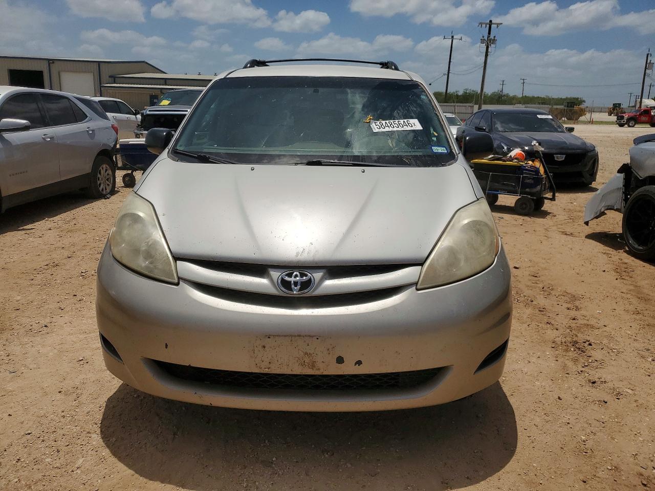 2010 Toyota Sienna Le 7-passenger Silver vin: 5TDKK4CC3AS305927