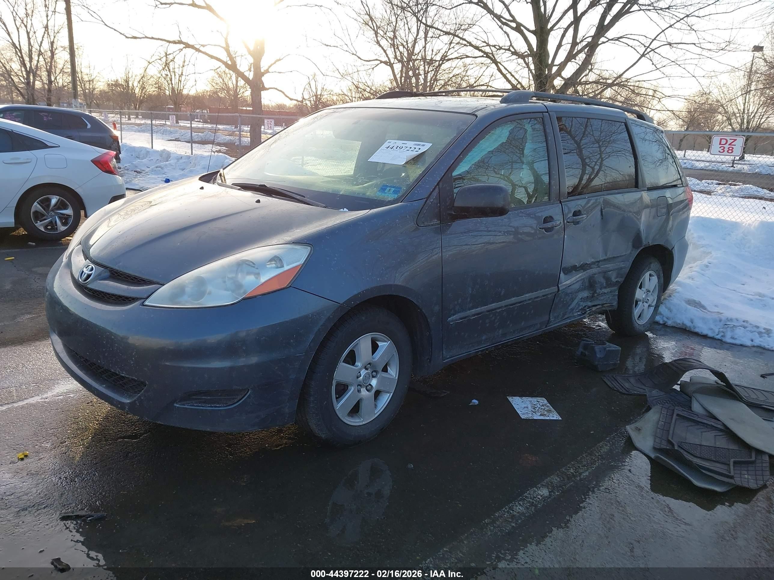 2010 Toyota Sienna Le Turquoise vin: 5TDKK4CC3AS313235