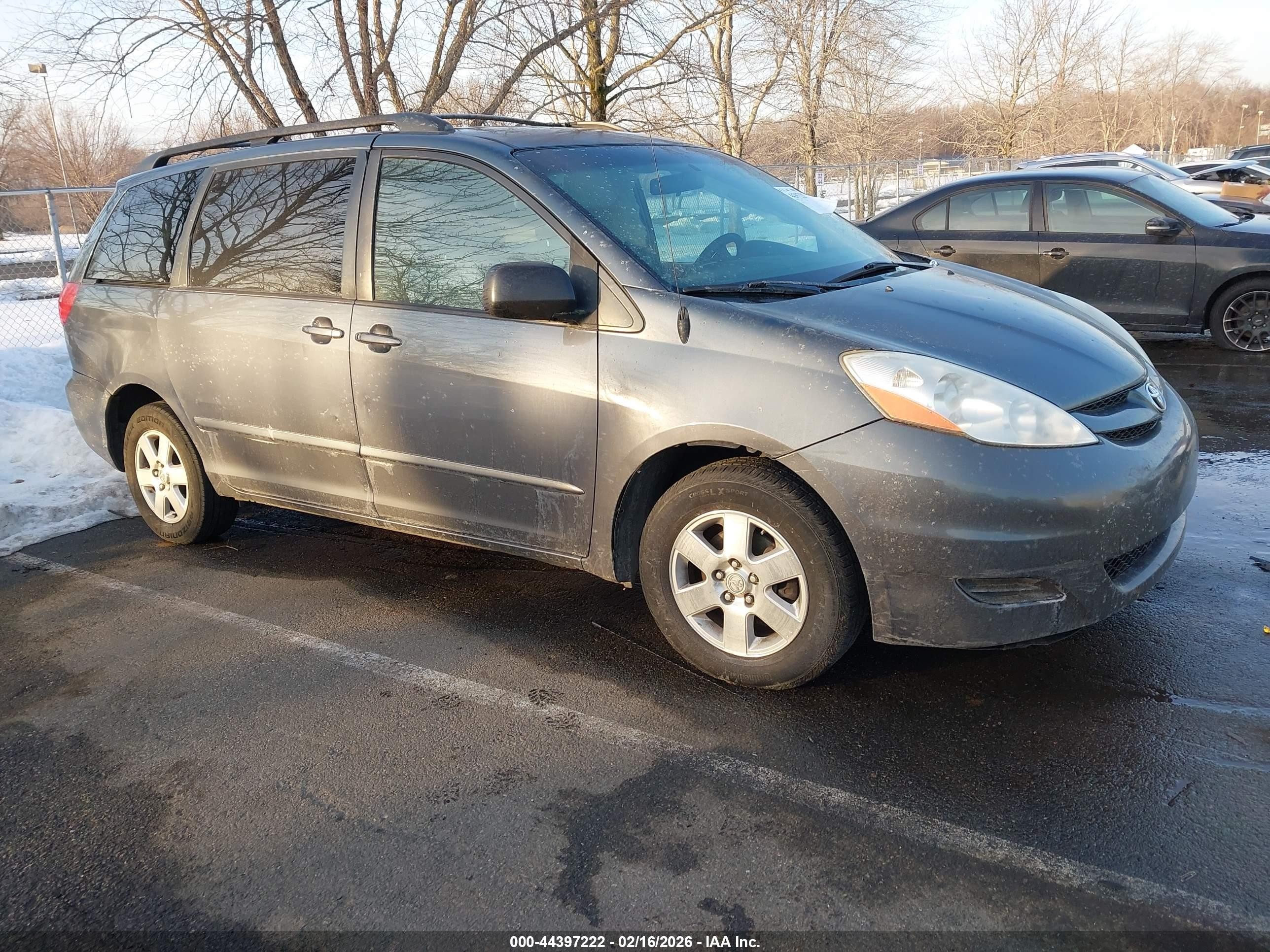 2010 Toyota Sienna Le Turquoise vin: 5TDKK4CC3AS313235