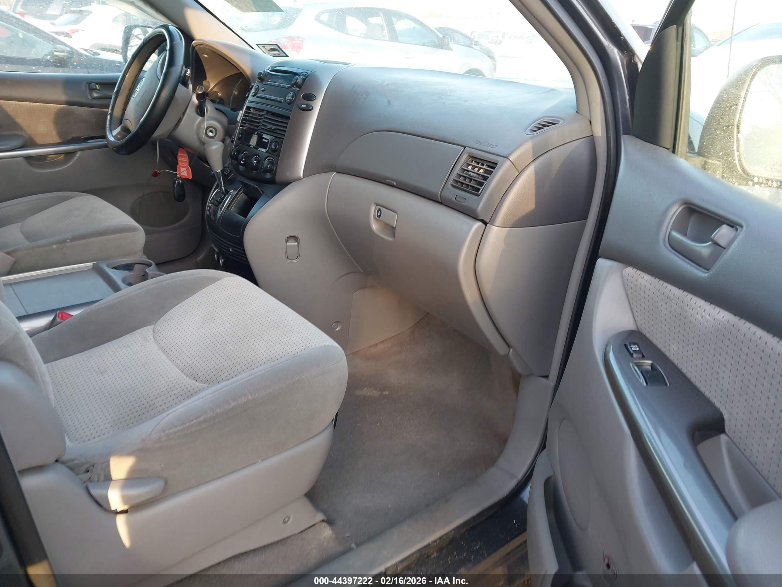 2010 Toyota Sienna Le Turquoise vin: 5TDKK4CC3AS313235