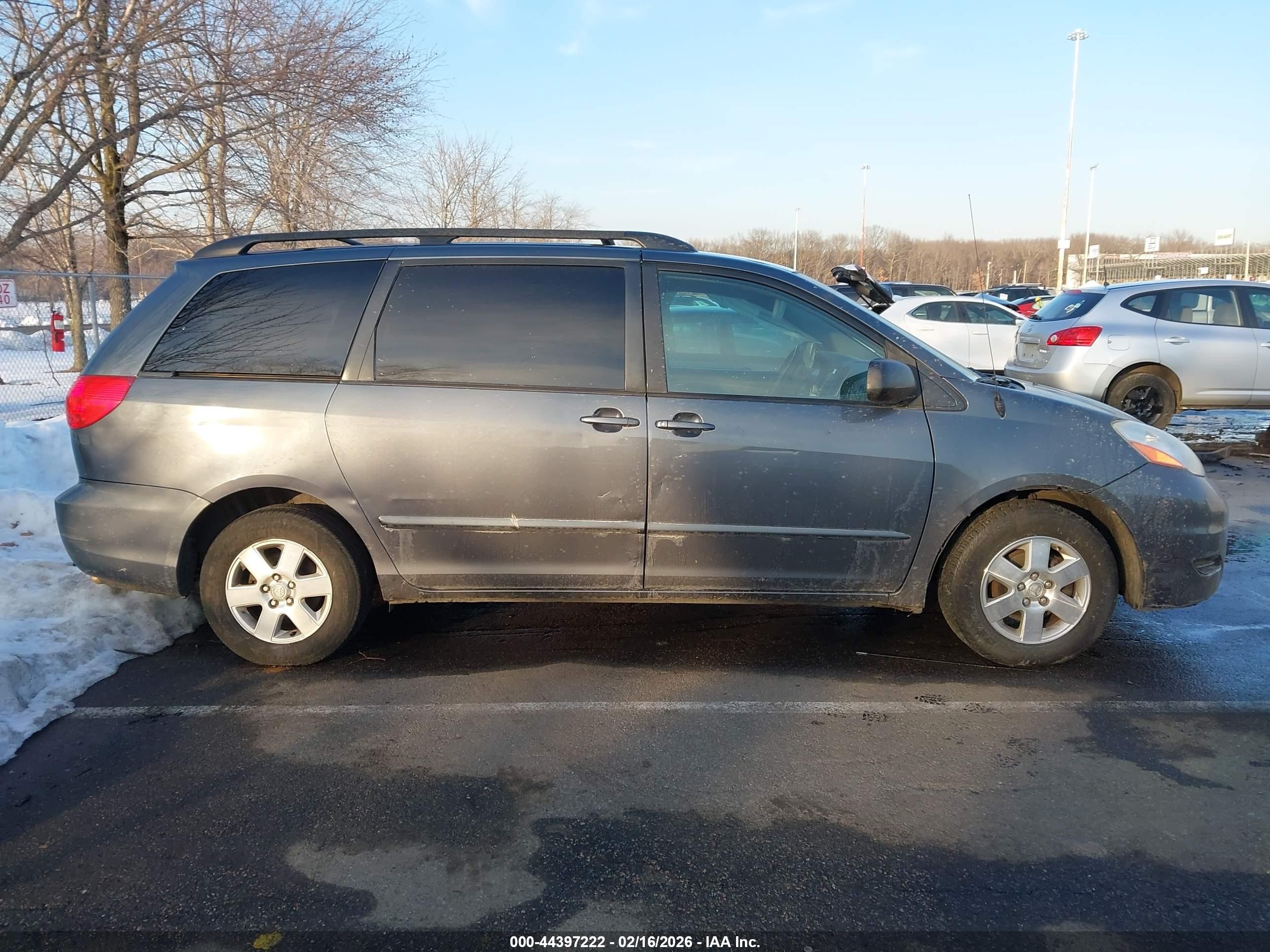 2010 Toyota Sienna Le Turquoise vin: 5TDKK4CC3AS313235