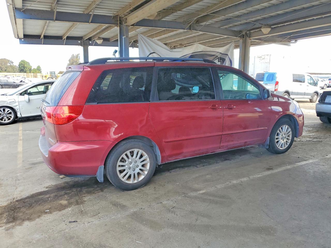 2010 Toyota Sienna Le 7-passenger Maroon vin: 5TDKK4CC3AS314076