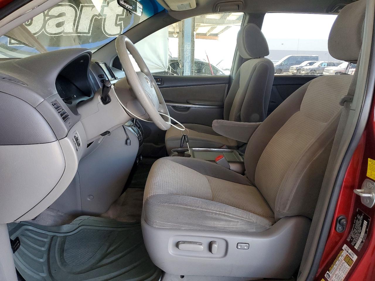 2010 Toyota Sienna Le 7-passenger Maroon vin: 5TDKK4CC3AS314076
