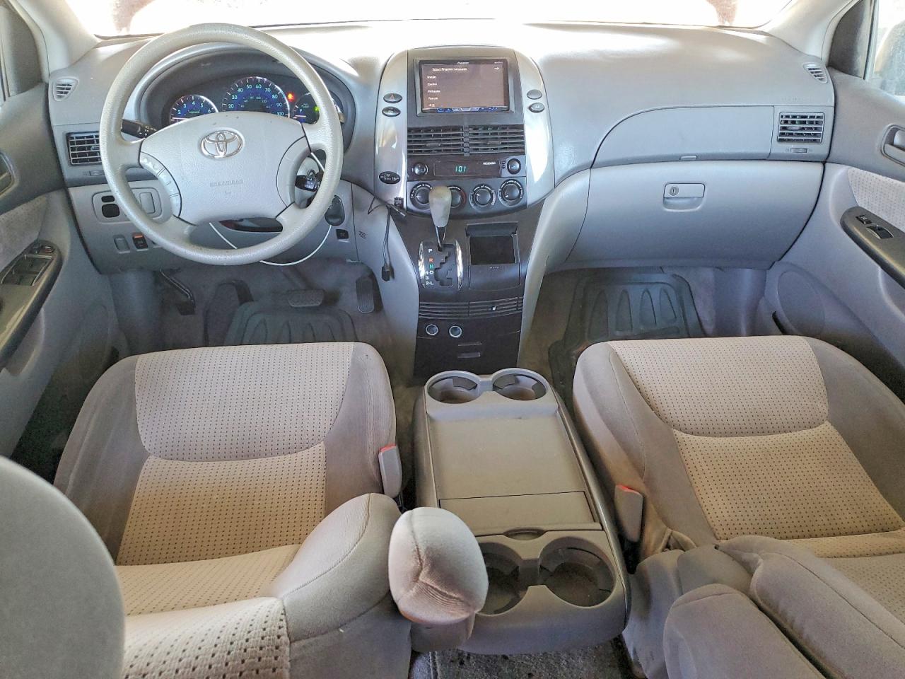 2010 Toyota Sienna Le 7-passenger Maroon vin: 5TDKK4CC3AS314076