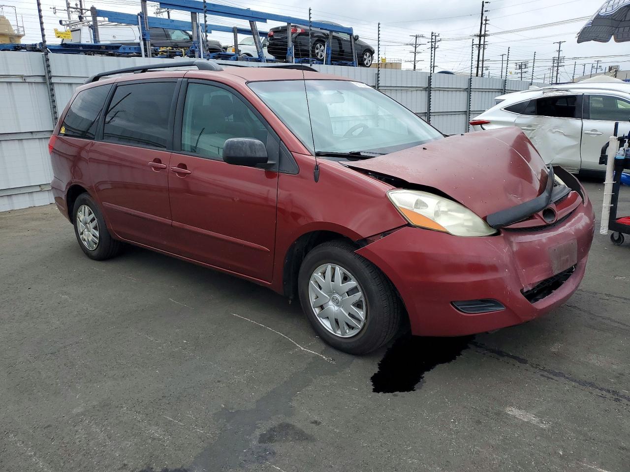 2010 Toyota Sienna Le 8-passenger Burgundy vin: 5TDKK4CC3AS318242