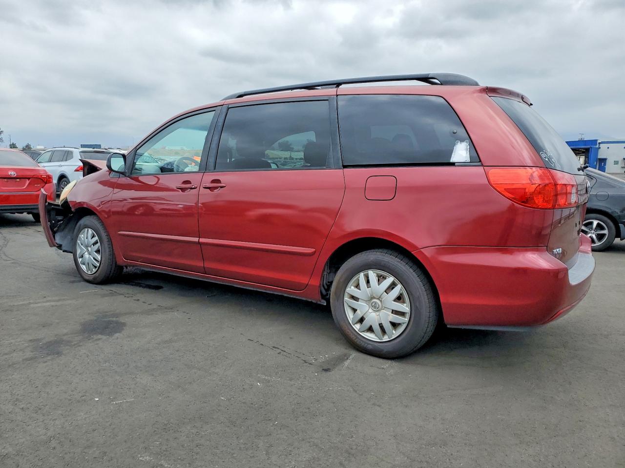 2010 Toyota Sienna Le 8-passenger Burgundy vin: 5TDKK4CC3AS318242