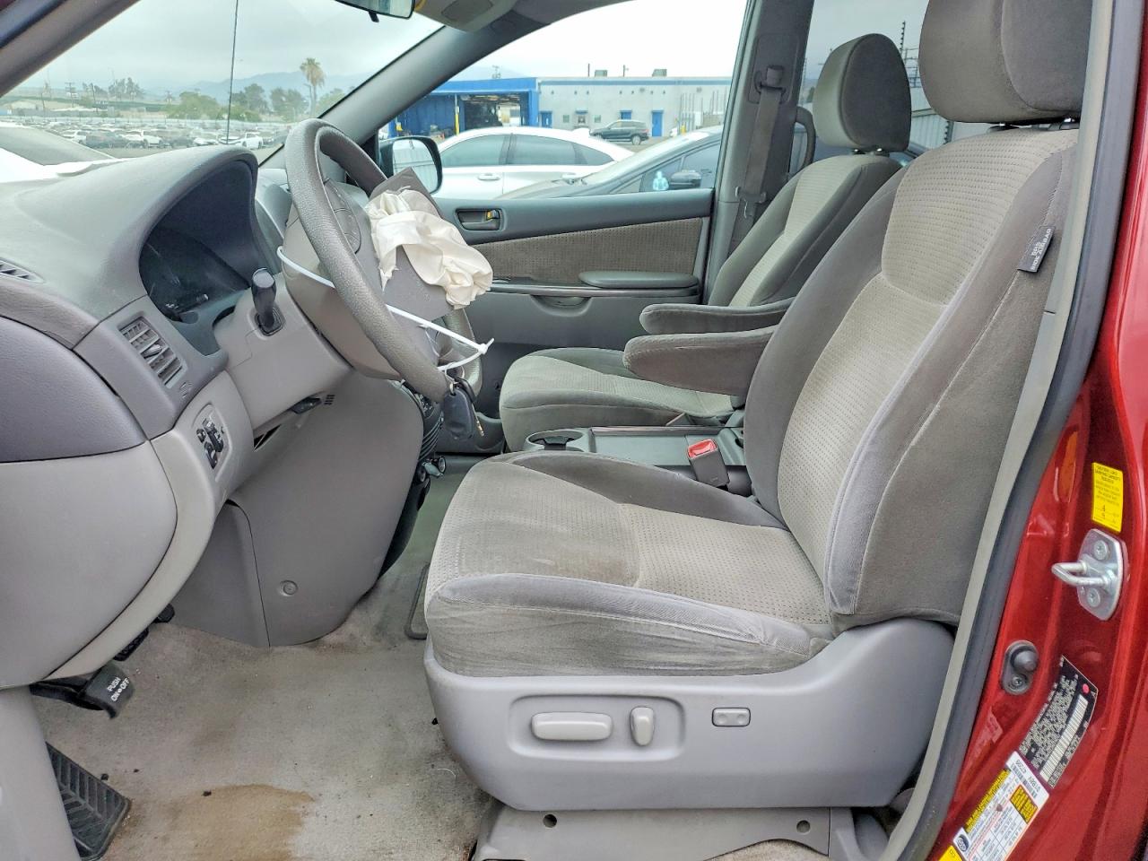 2010 Toyota Sienna Le 8-passenger Burgundy vin: 5TDKK4CC3AS318242