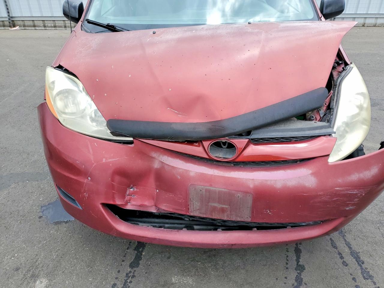 2010 Toyota Sienna Le 8-passenger Burgundy vin: 5TDKK4CC3AS318242