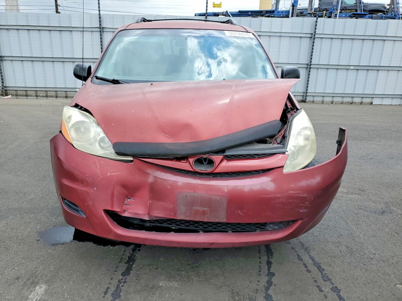 2010 Toyota Sienna Le 8-passenger Burgundy vin: 5TDKK4CC3AS318242