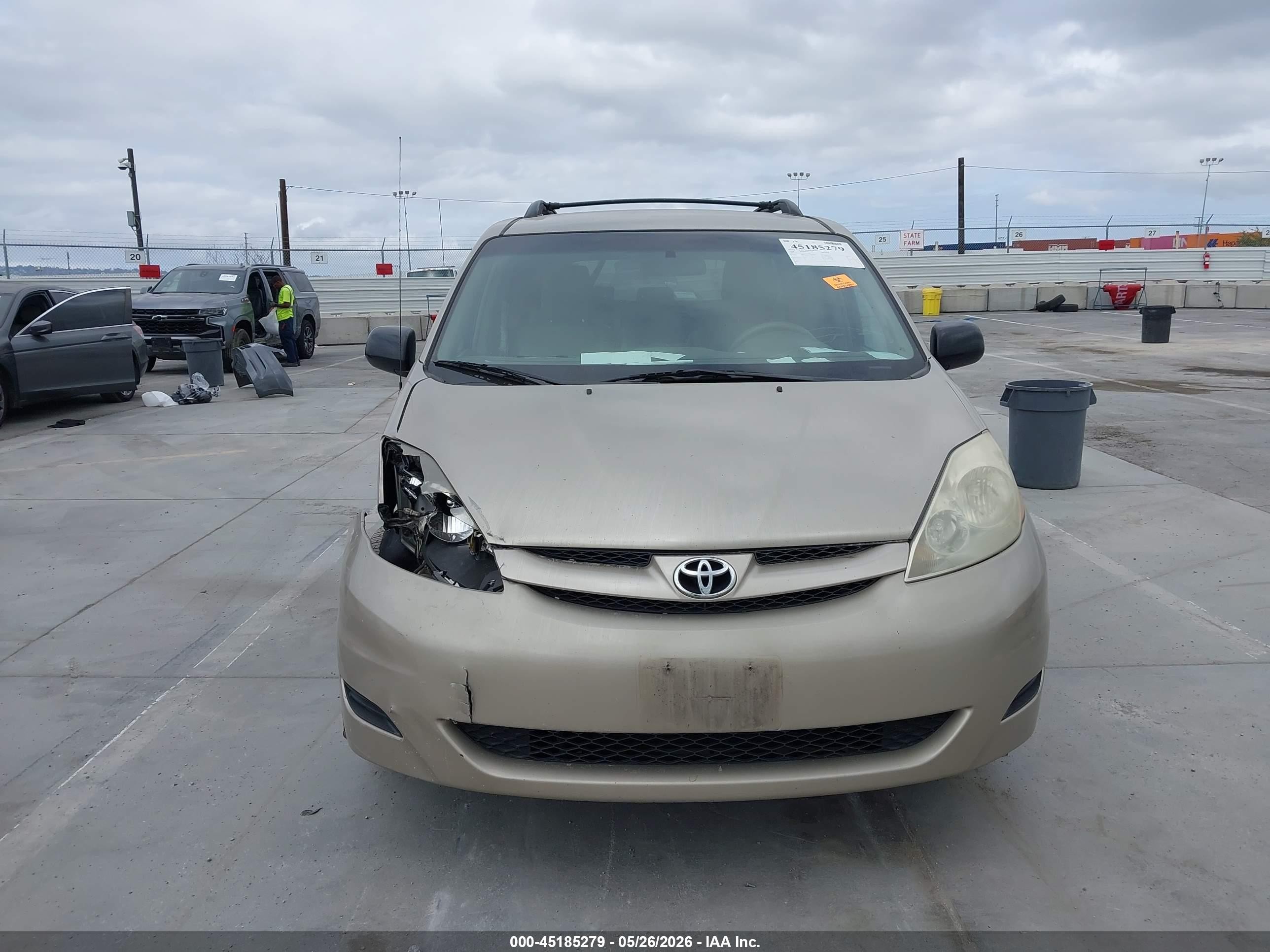 2010 Toyota Sienna Le Beige vin: 5TDKK4CC3AS319407