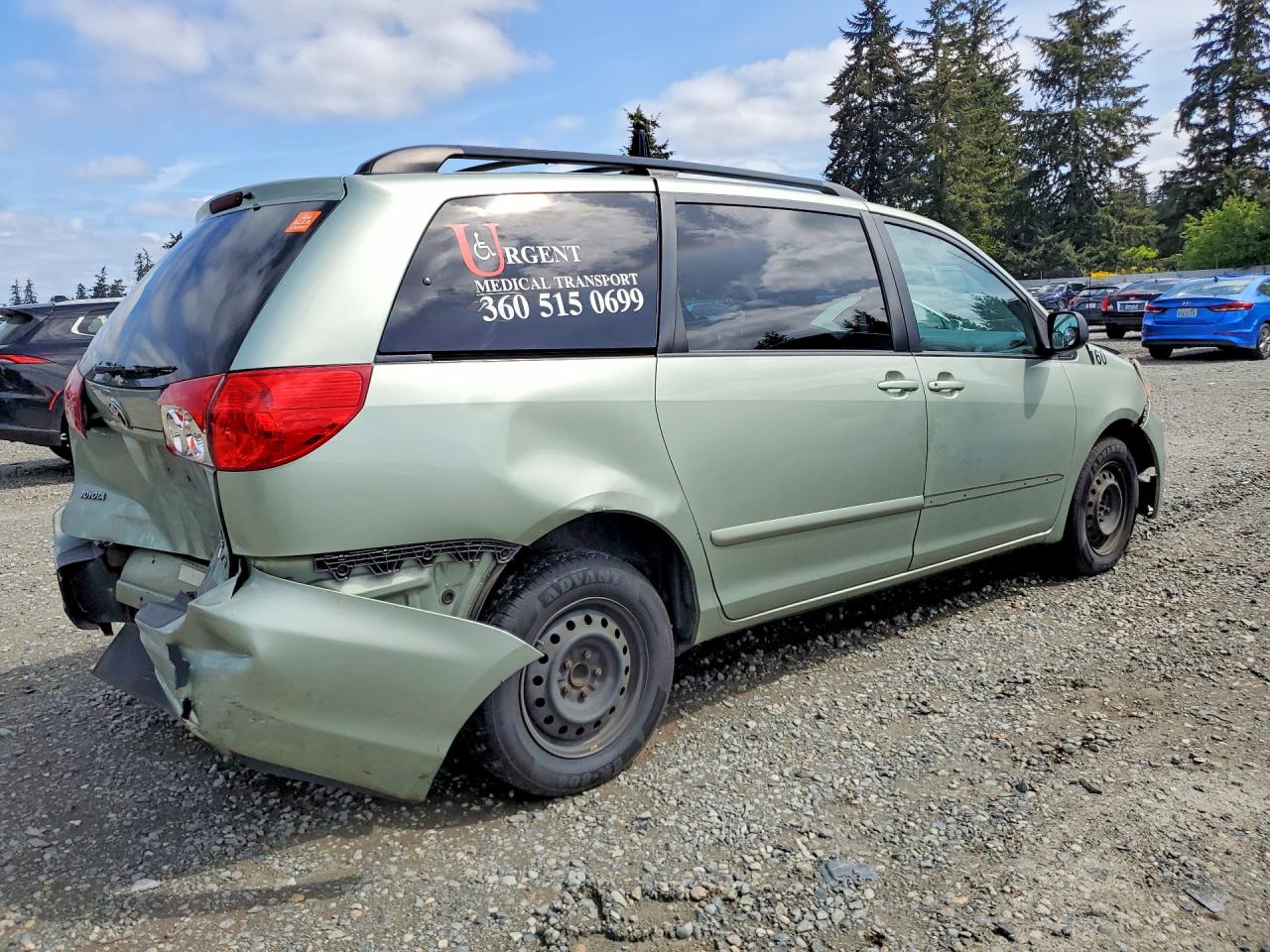 2010 Toyota Sienna Le 8-passenger Green vin: 5TDKK4CC3AS321125