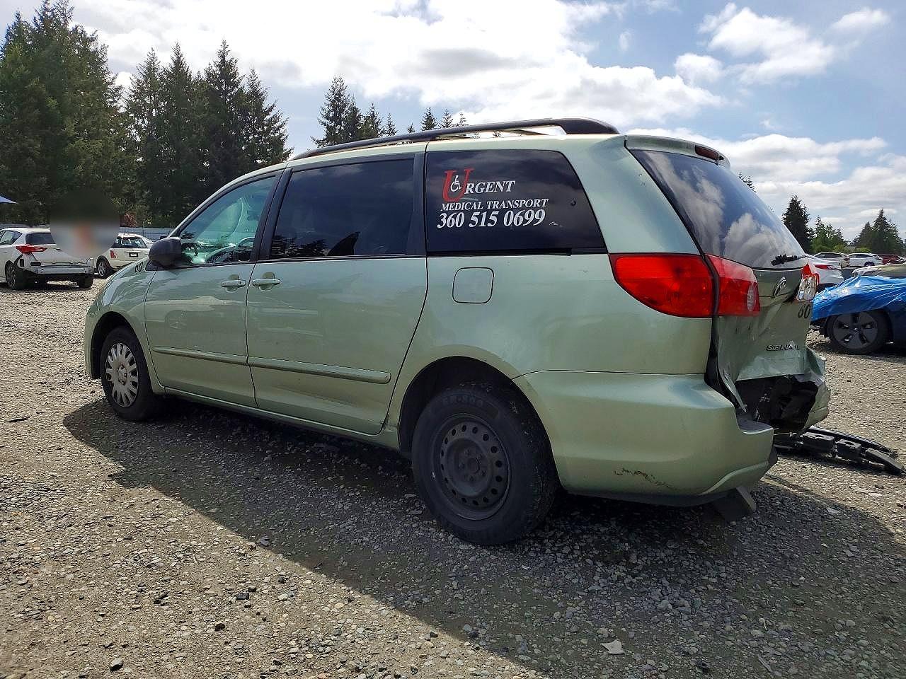 2010 Toyota Sienna Le 8-passenger Green vin: 5TDKK4CC3AS321125