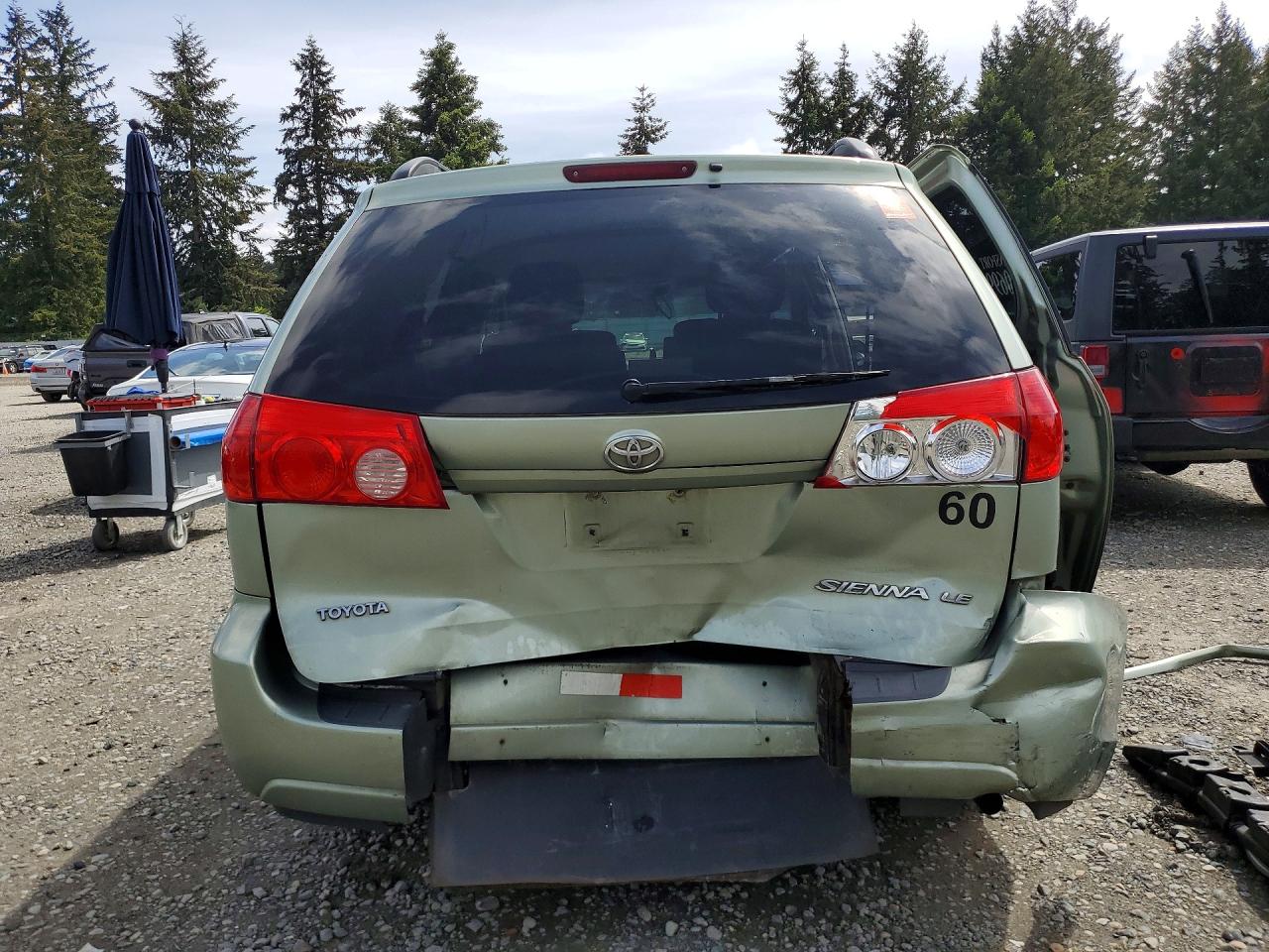 2010 Toyota Sienna Le 8-passenger Green vin: 5TDKK4CC3AS321125