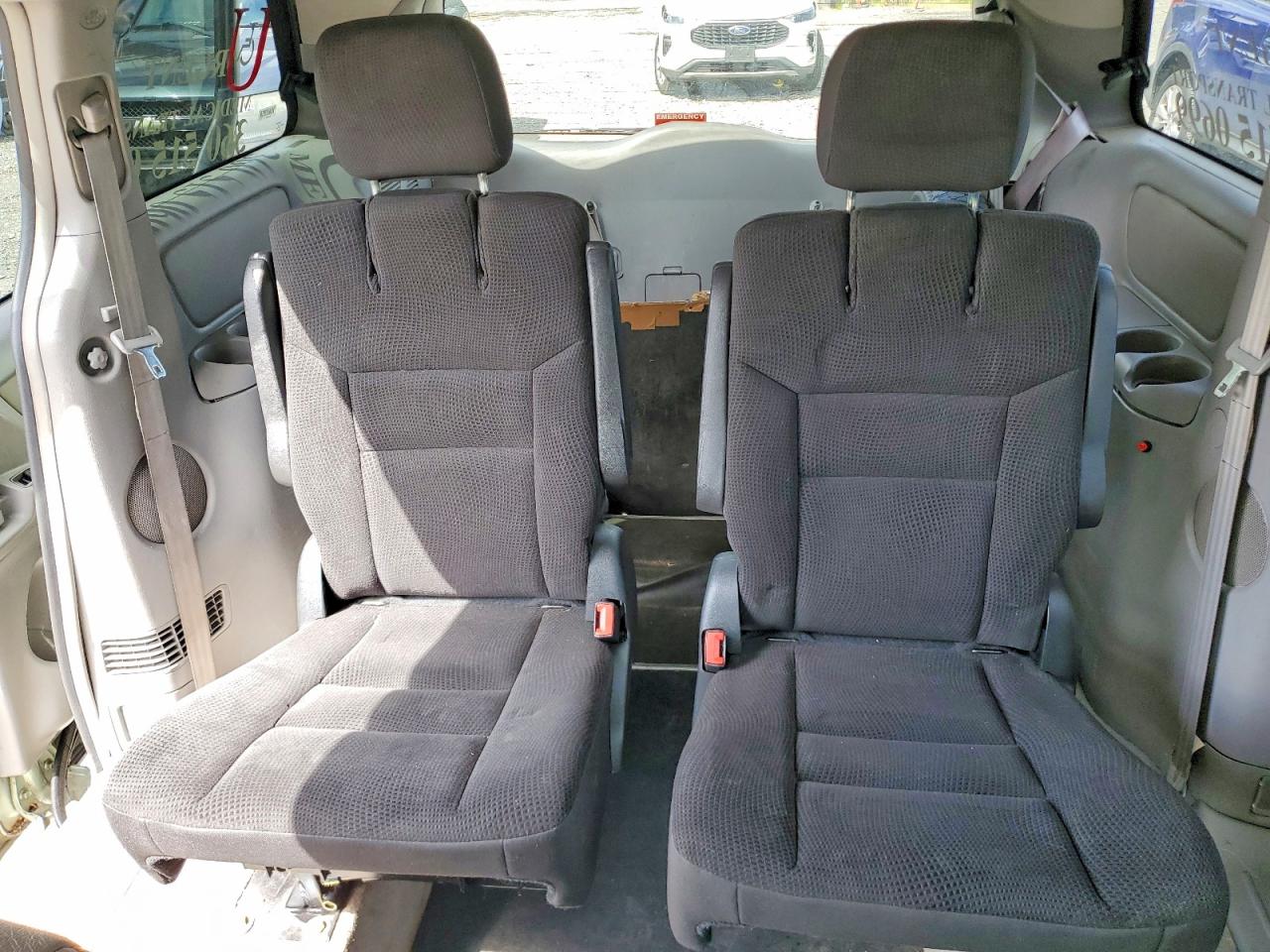 2010 Toyota Sienna Le 8-passenger Green vin: 5TDKK4CC3AS321125