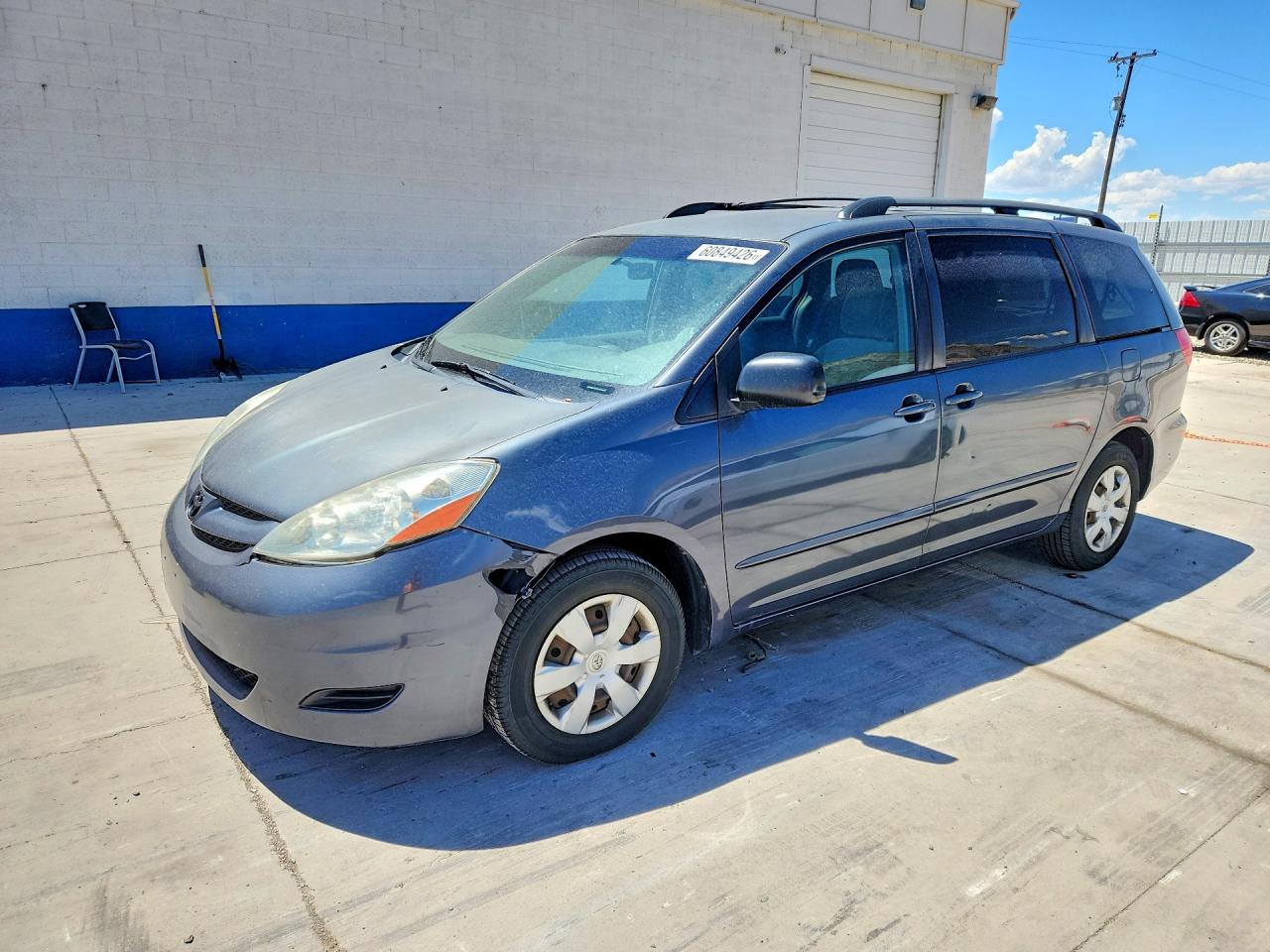2010 Toyota Sienna Le 7-passenger Blue vin: 5TDKK4CC3AS323280