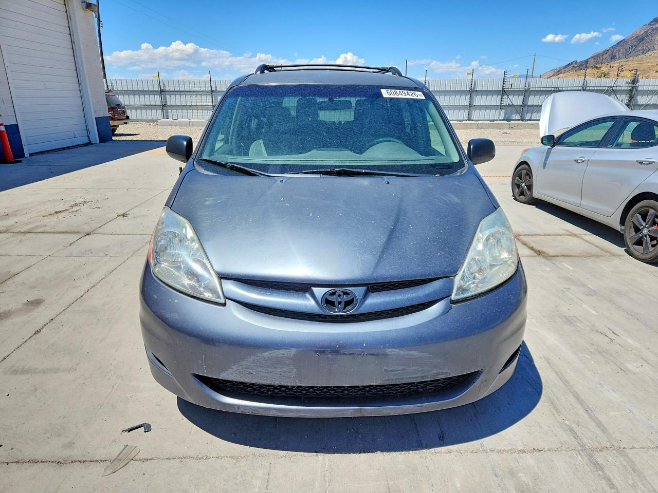 2010 Toyota Sienna Le 7-passenger Blue vin: 5TDKK4CC3AS323280