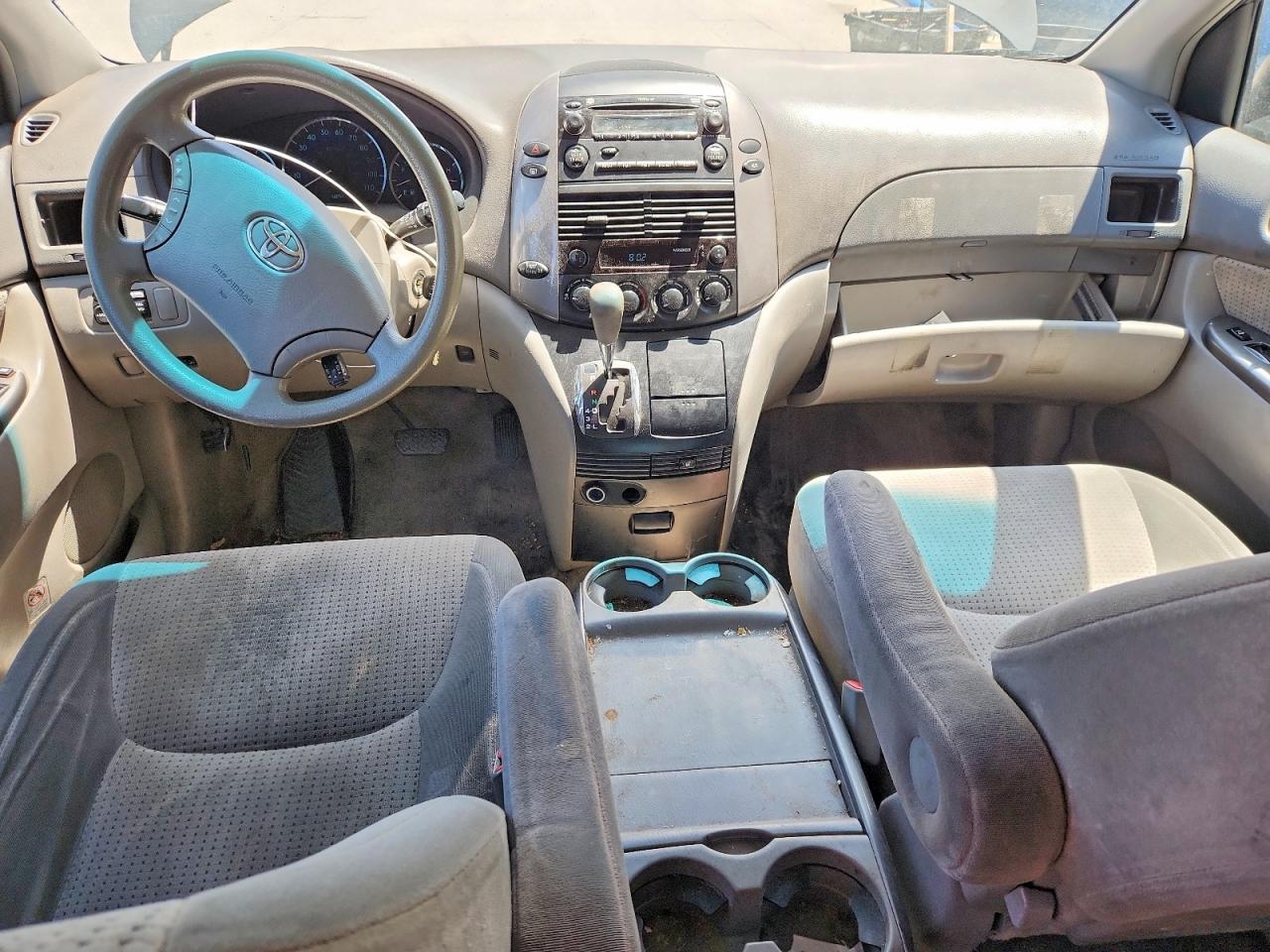 2010 Toyota Sienna Le 7-passenger Blue vin: 5TDKK4CC3AS323280