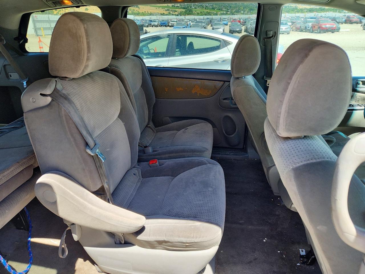2010 Toyota Sienna Le 7-passenger Blue vin: 5TDKK4CC3AS323280