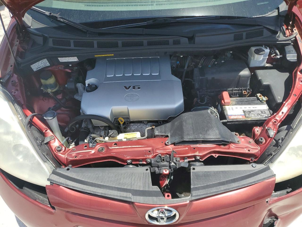 2010 Toyota Sienna Le 7-passenger Red vin: 5TDKK4CC3AS323506