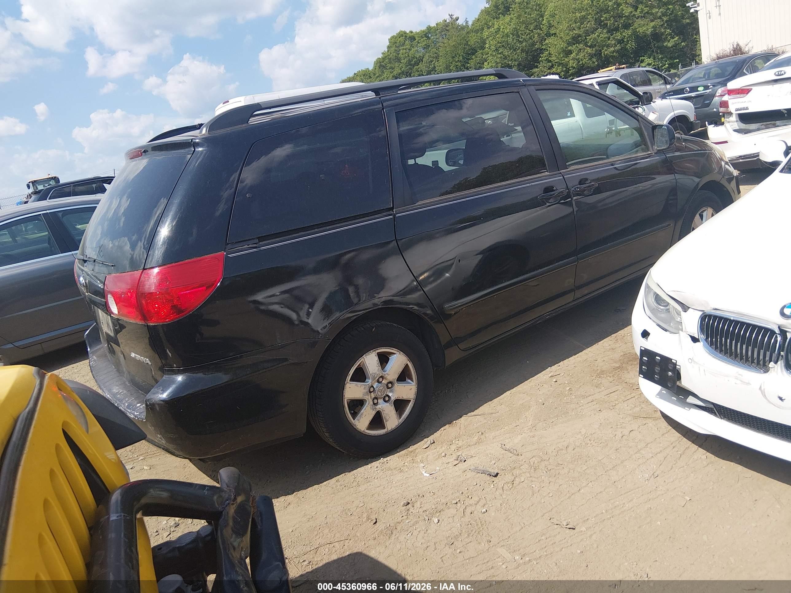 2010 Toyota Sienna Le Black vin: 5TDKK4CC3AS330942