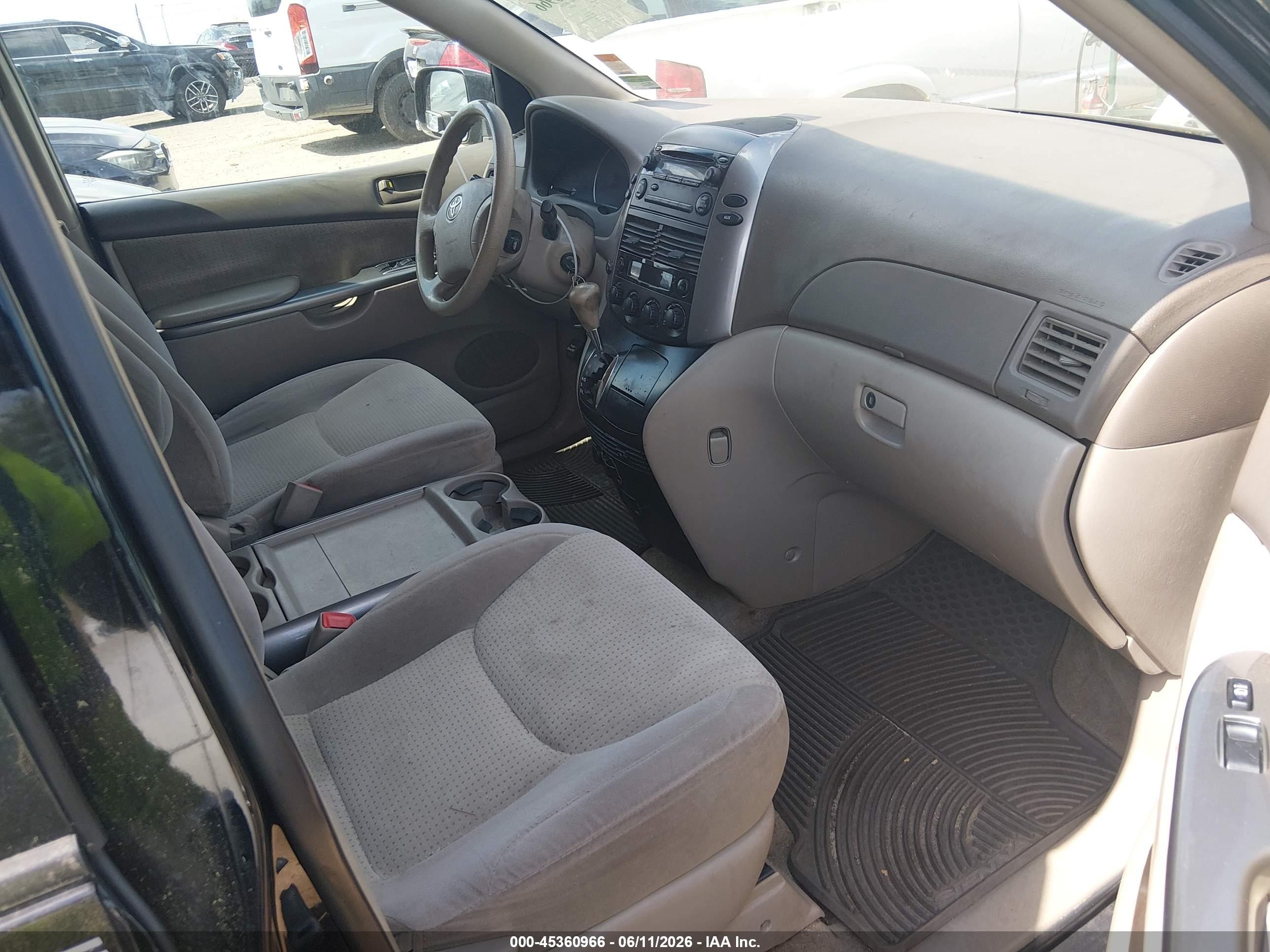 2010 Toyota Sienna Le Black vin: 5TDKK4CC3AS330942