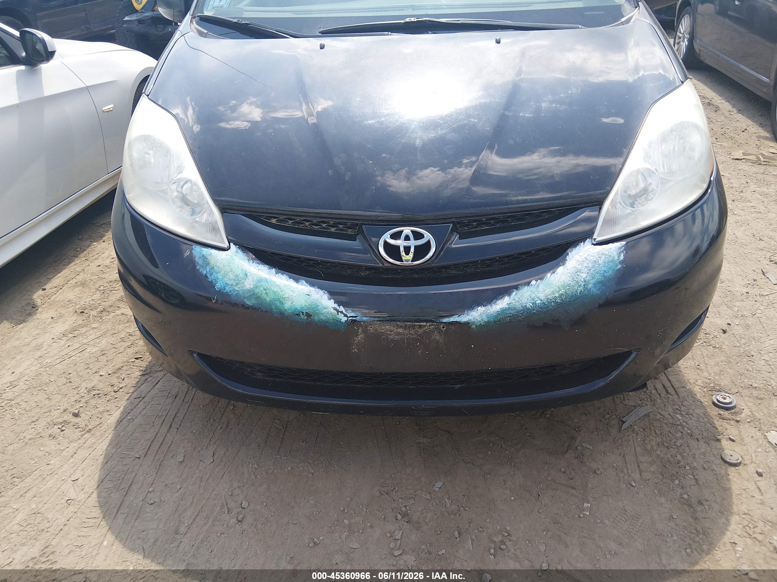 2010 Toyota Sienna Le Black vin: 5TDKK4CC3AS330942