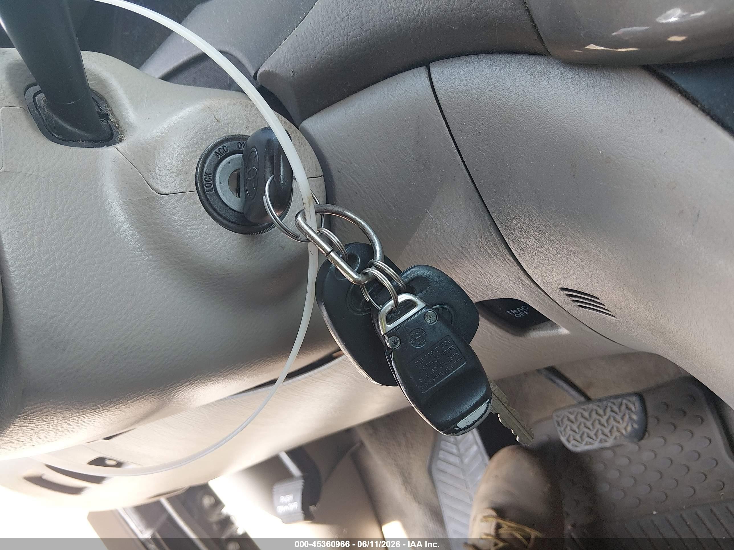 2010 Toyota Sienna Le Black vin: 5TDKK4CC3AS330942