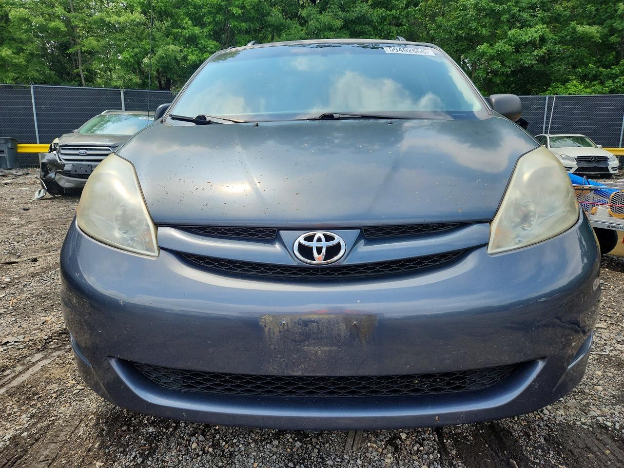 2010 Toyota Sienna Le 7-passenger Gray vin: 5TDKK4CC4AS289561