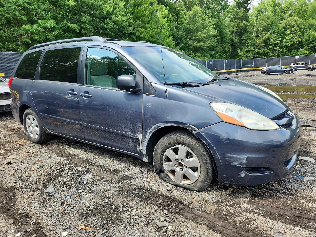 2010 Toyota Sienna Le 7-passenger Gray vin: 5TDKK4CC4AS289561