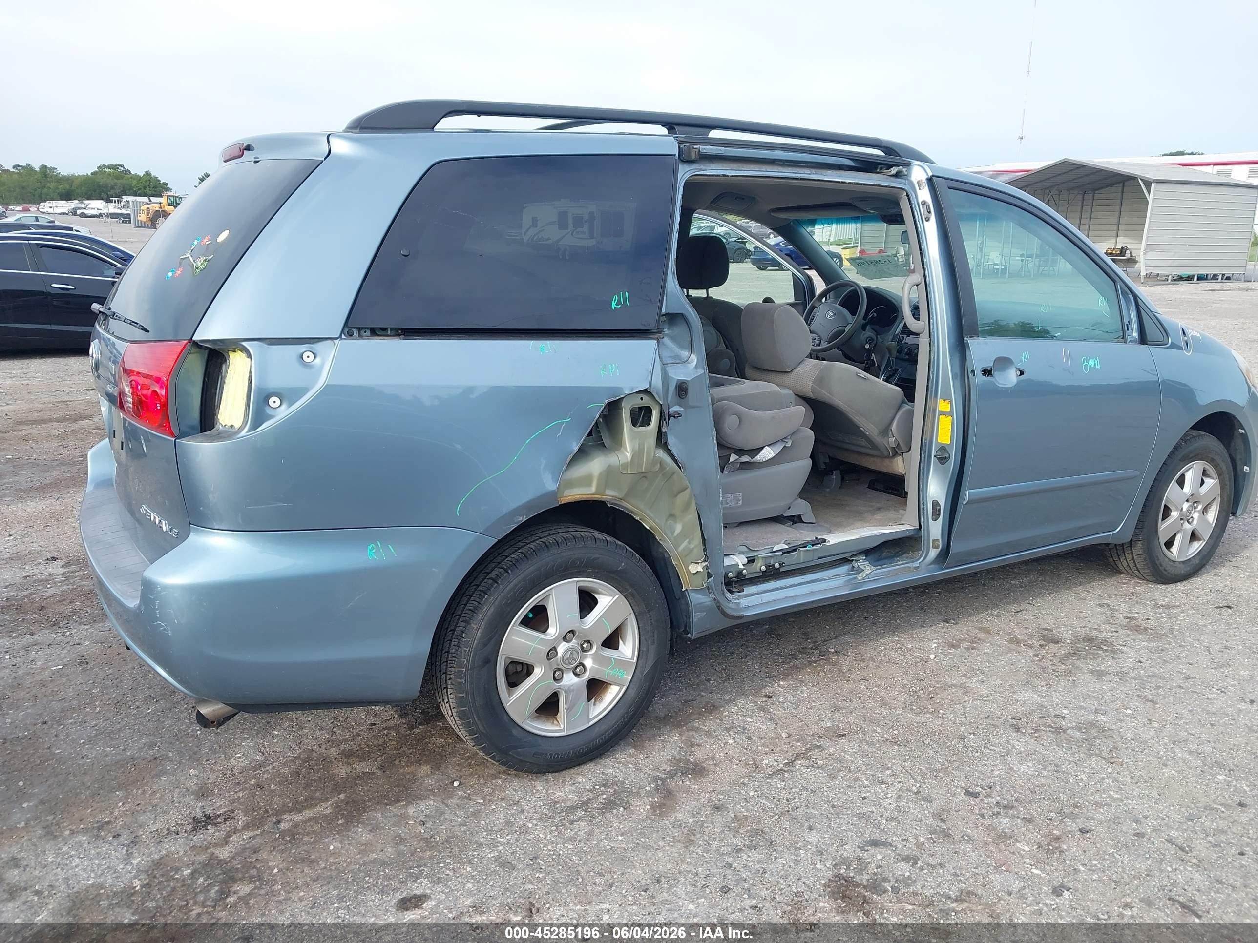 2010 Toyota Sienna Le Light Blue vin: 5TDKK4CC4AS300204