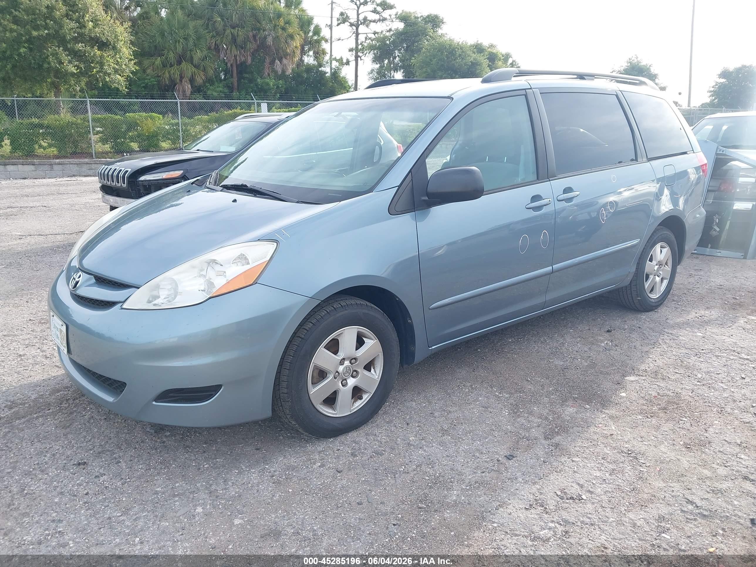 2010 Toyota Sienna Le Light Blue vin: 5TDKK4CC4AS300204