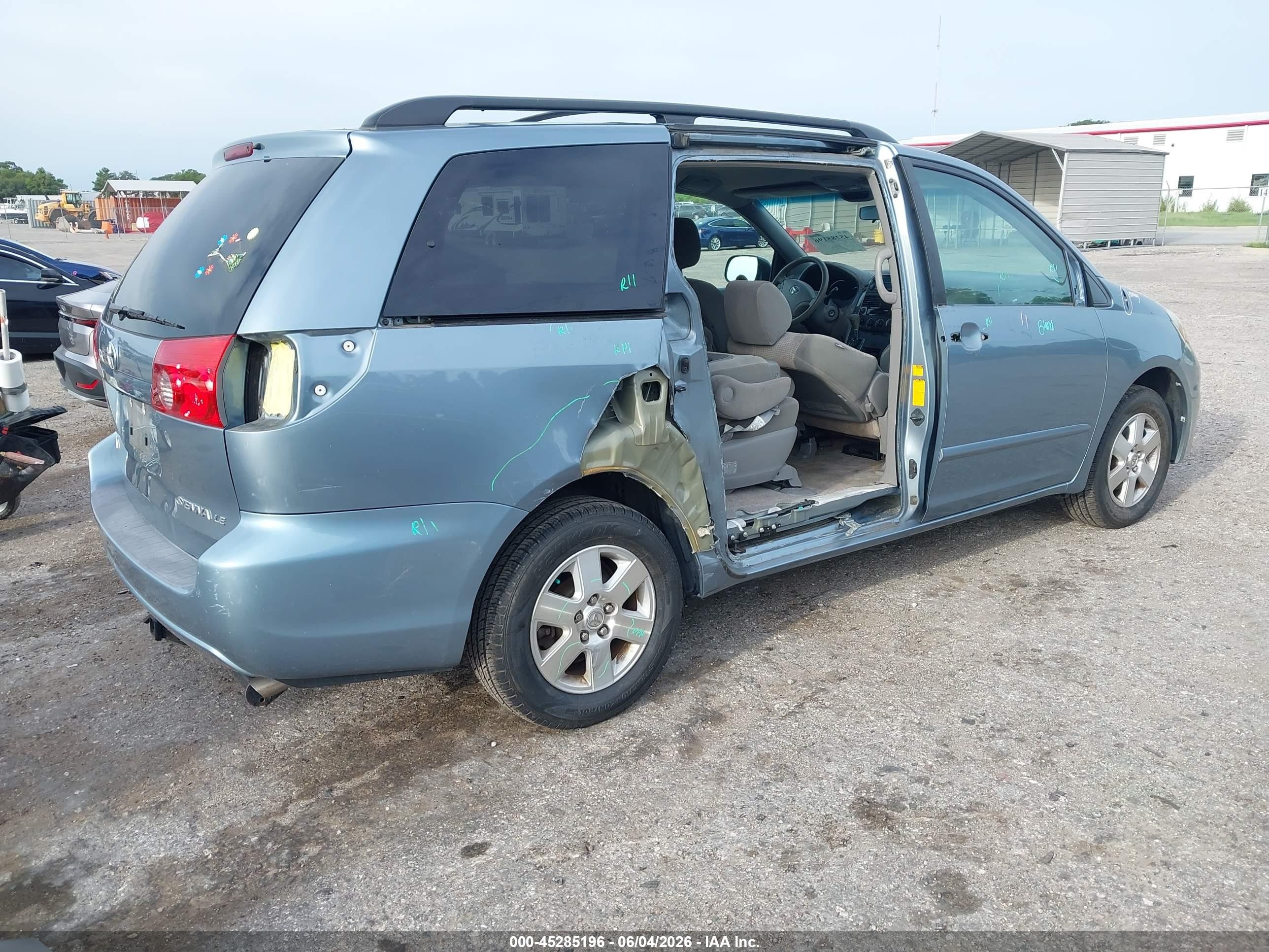 2010 Toyota Sienna Le Light Blue vin: 5TDKK4CC4AS300204