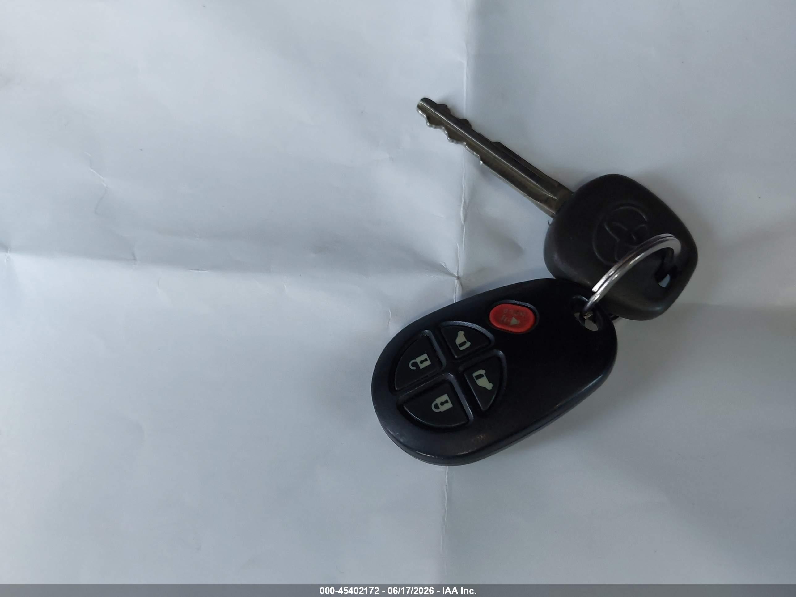 2010 Toyota Sienna Le White vin: 5TDKK4CC4AS300350