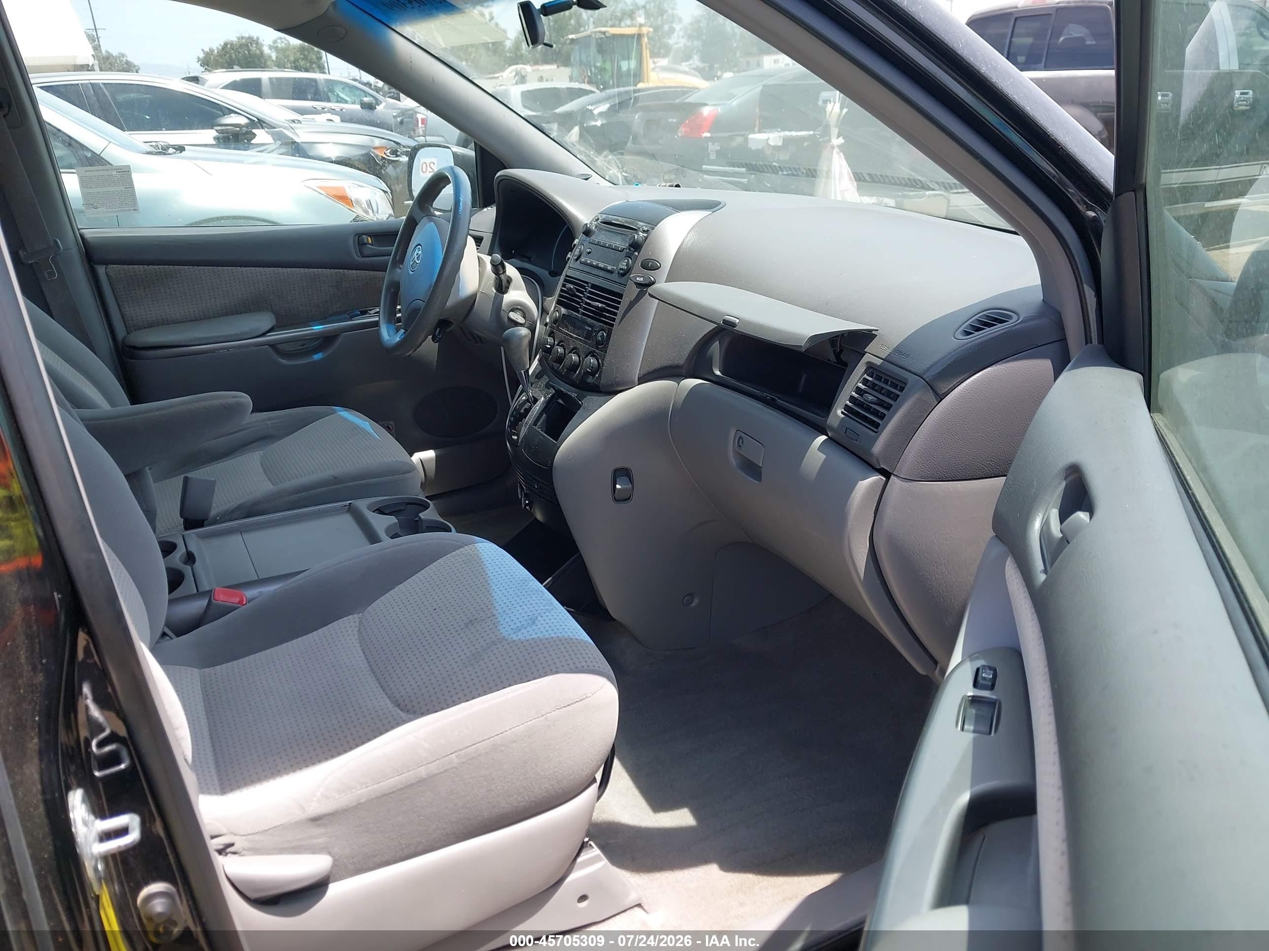 2010 Toyota Sienna Le Black vin: 5TDKK4CC4AS318203