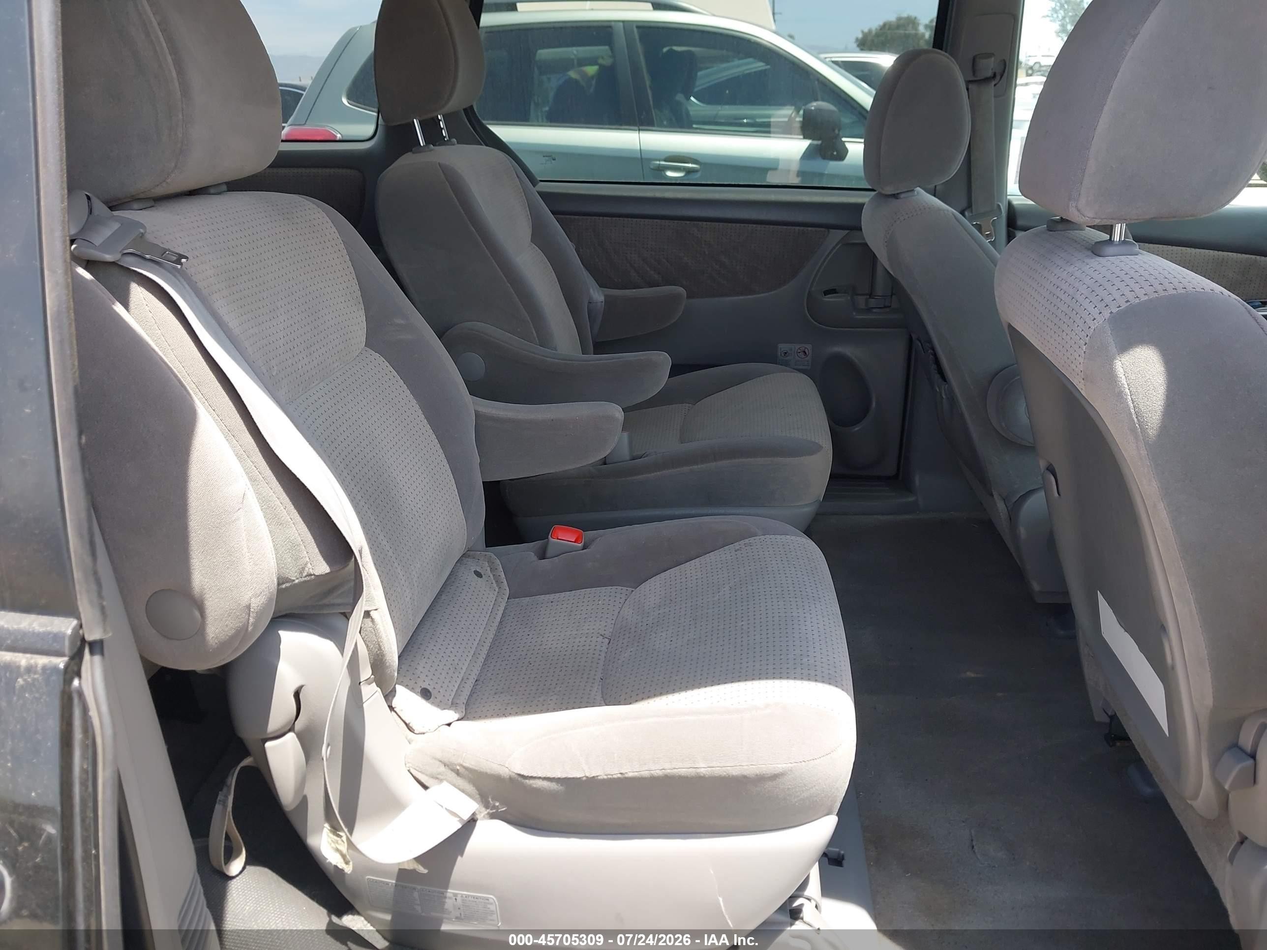 2010 Toyota Sienna Le Black vin: 5TDKK4CC4AS318203