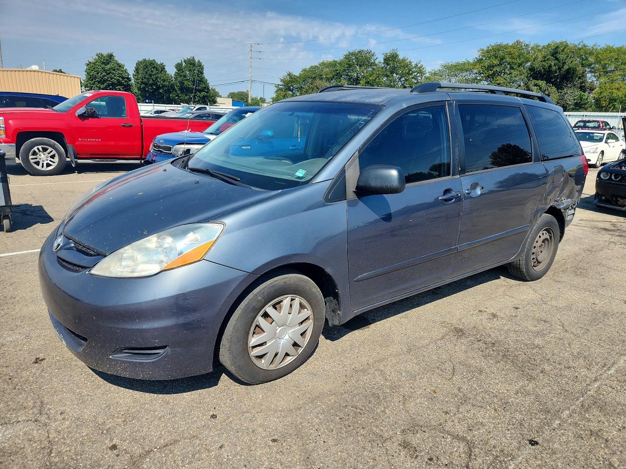 2010 Toyota Sienna Le 8-passenger Teal vin: 5TDKK4CC4AS321053