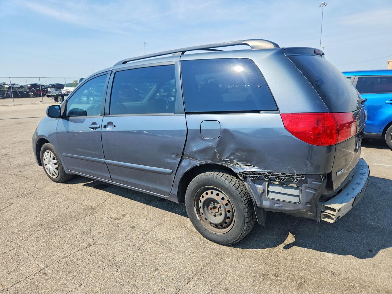 2010 Toyota Sienna Le 8-passenger Бирюзовый vin: 5TDKK4CC4AS321053
