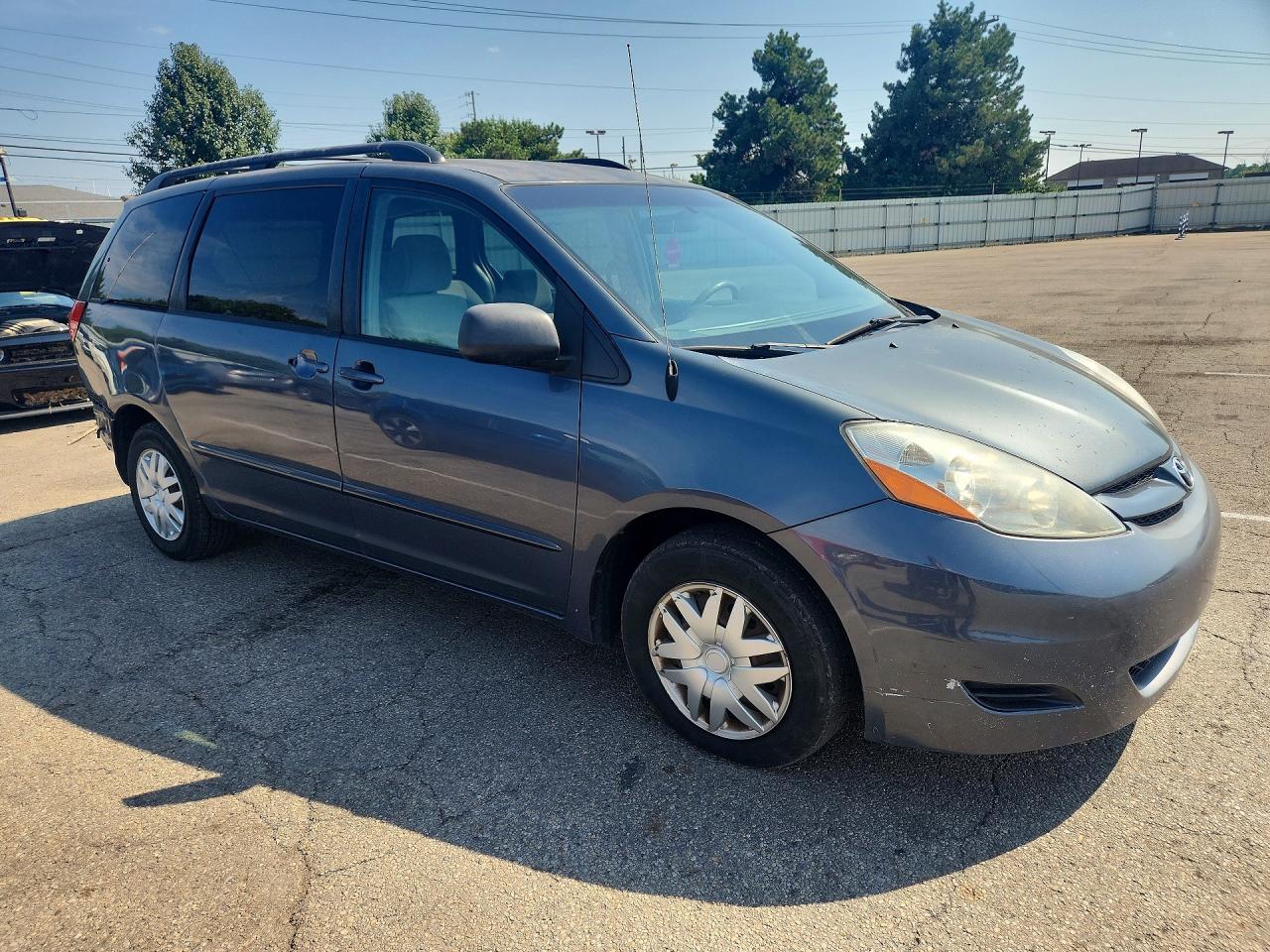 2010 Toyota Sienna Le 8-passenger Бирюзовый vin: 5TDKK4CC4AS321053