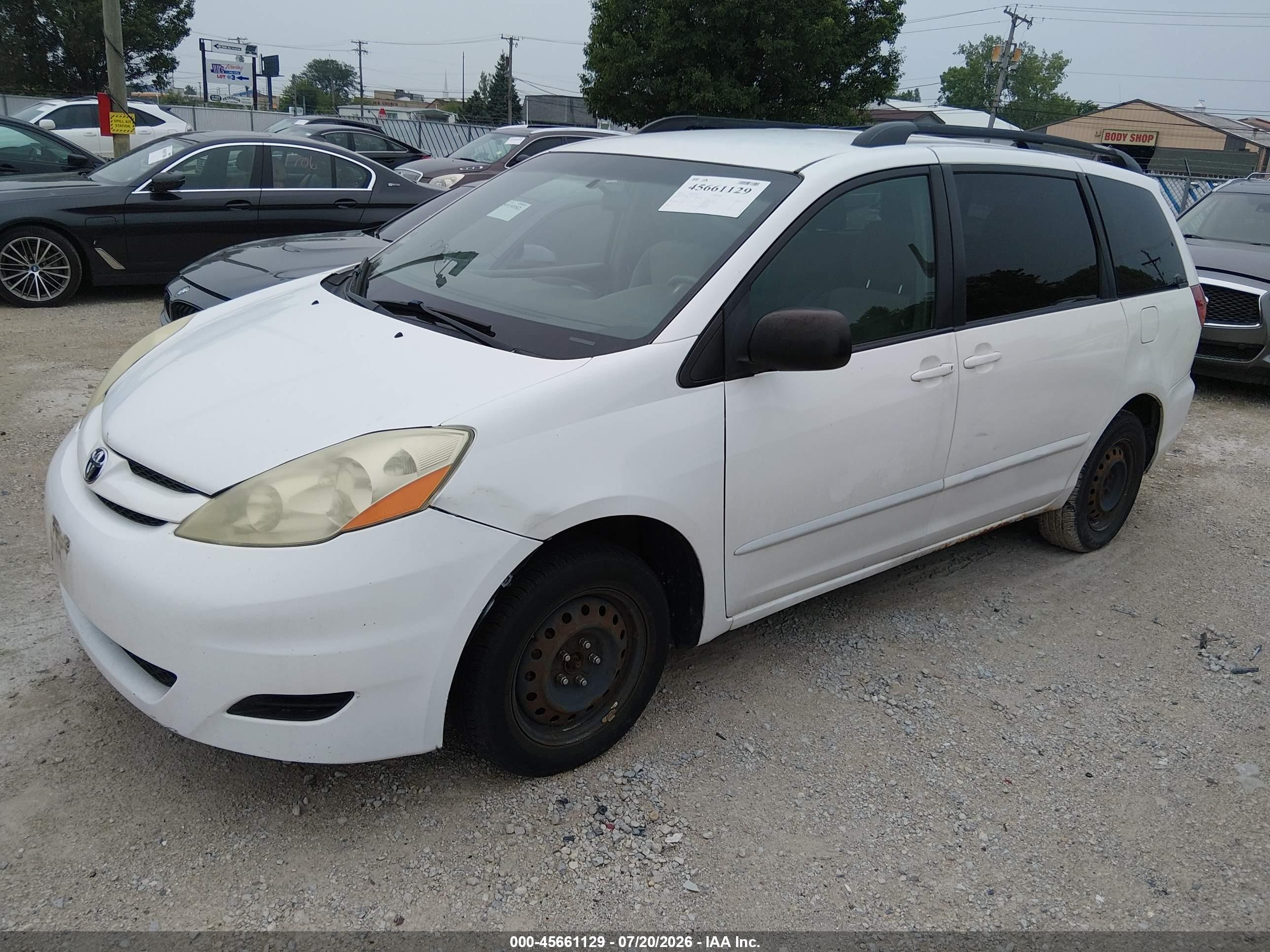 2010 Toyota Sienna Le White vin: 5TDKK4CC4AS321344