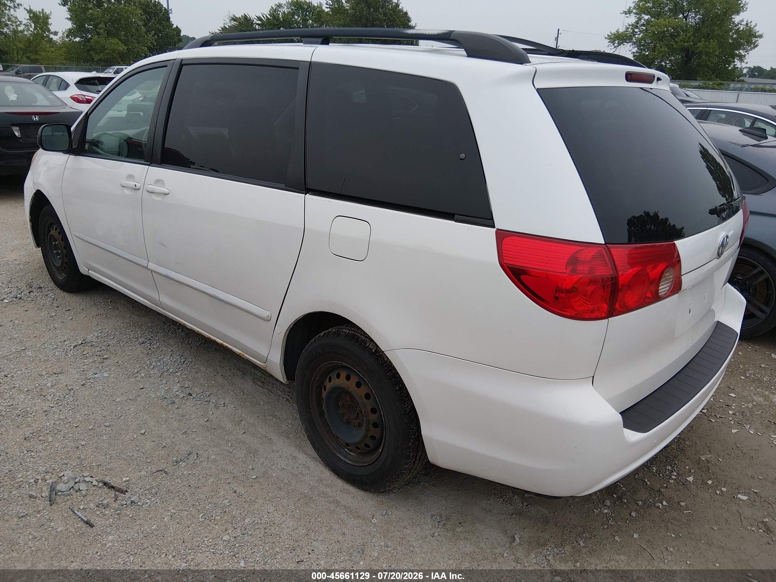 2010 Toyota Sienna Le White vin: 5TDKK4CC4AS321344