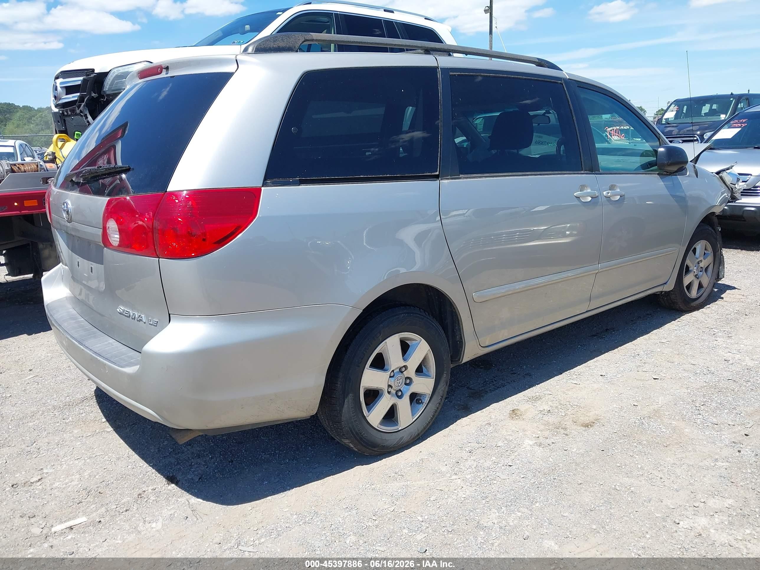 2010 Toyota Sienna Le Silver vin: 5TDKK4CC4AS321439