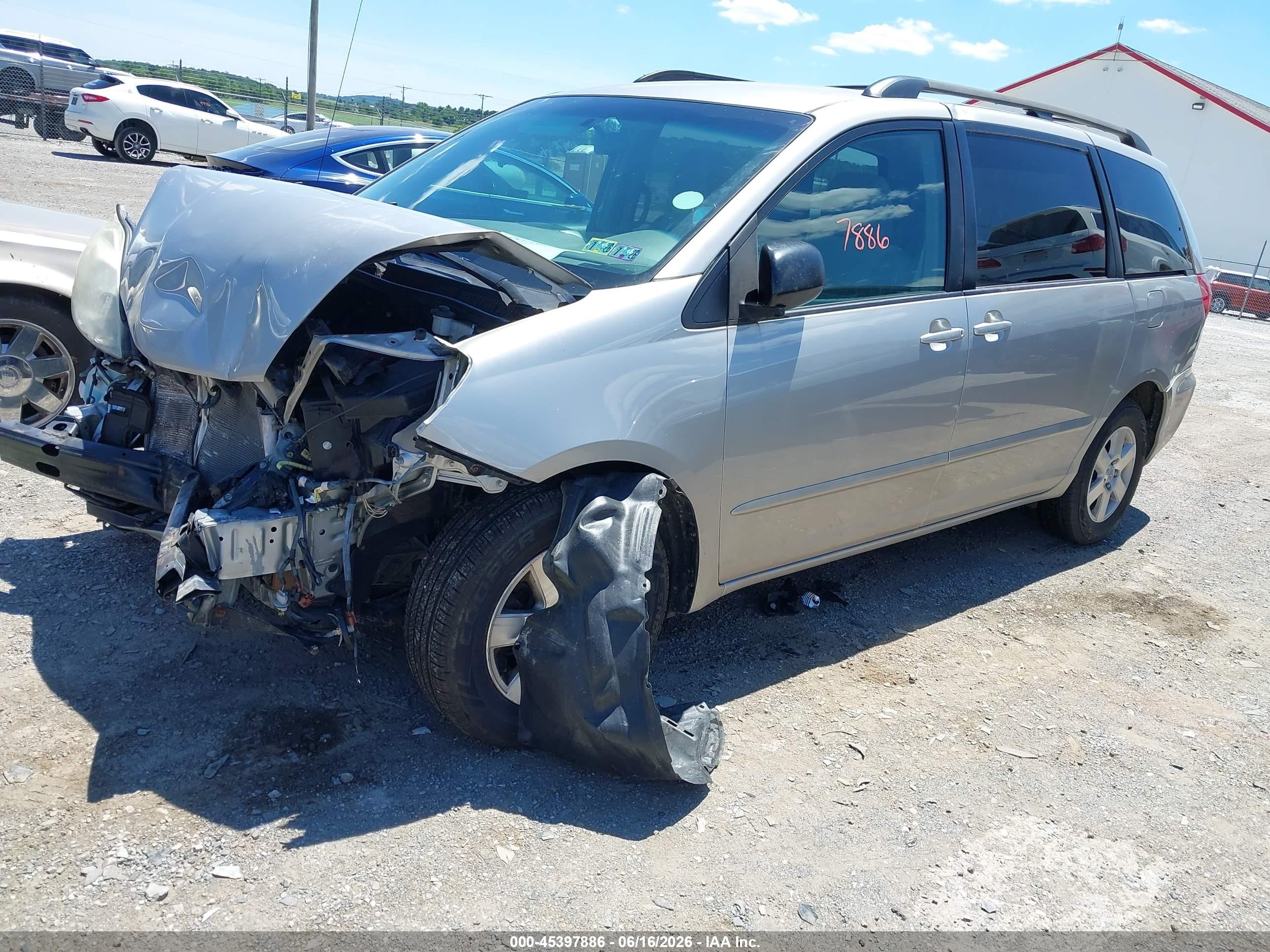 2010 Toyota Sienna Le Silver vin: 5TDKK4CC4AS321439