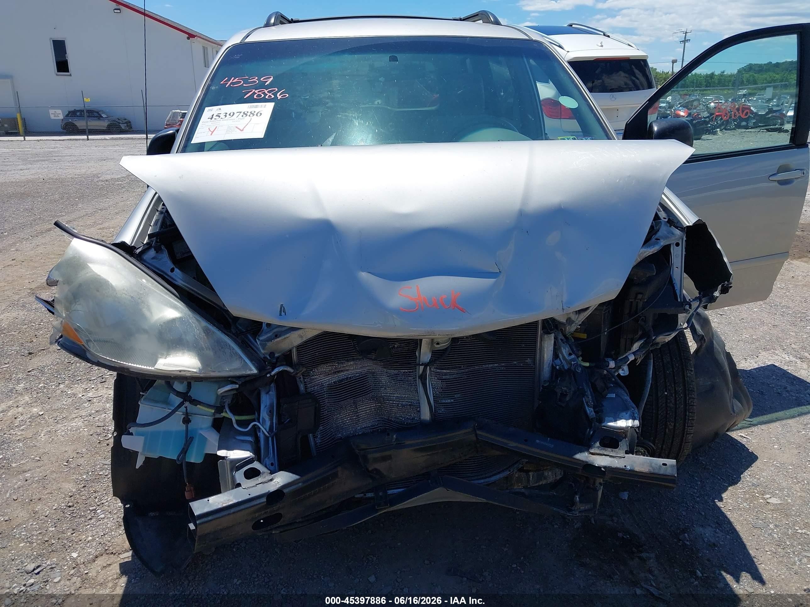 2010 Toyota Sienna Le Silver vin: 5TDKK4CC4AS321439