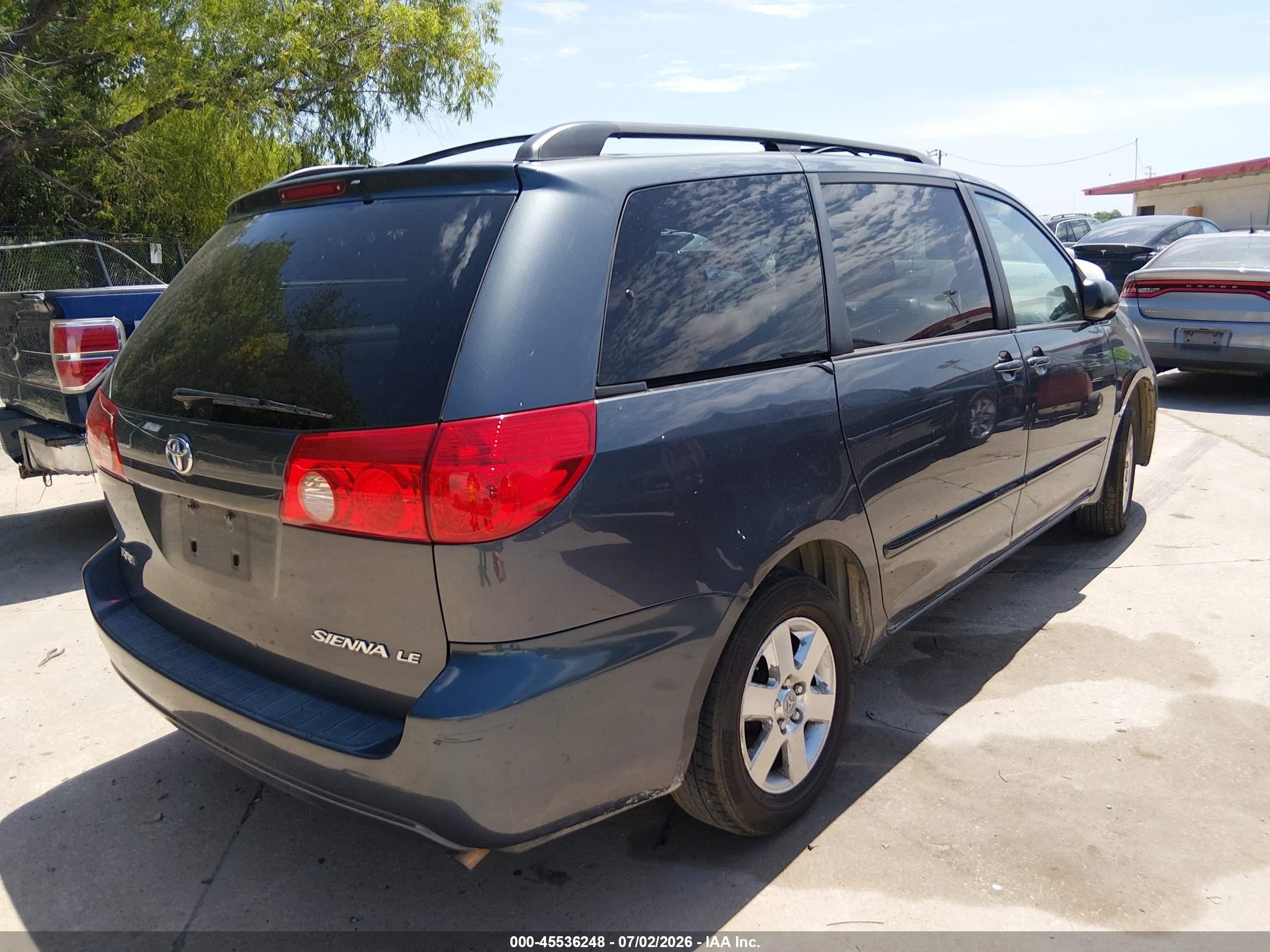 2010 Toyota Sienna Le Blue vin: 5TDKK4CC4AS338953
