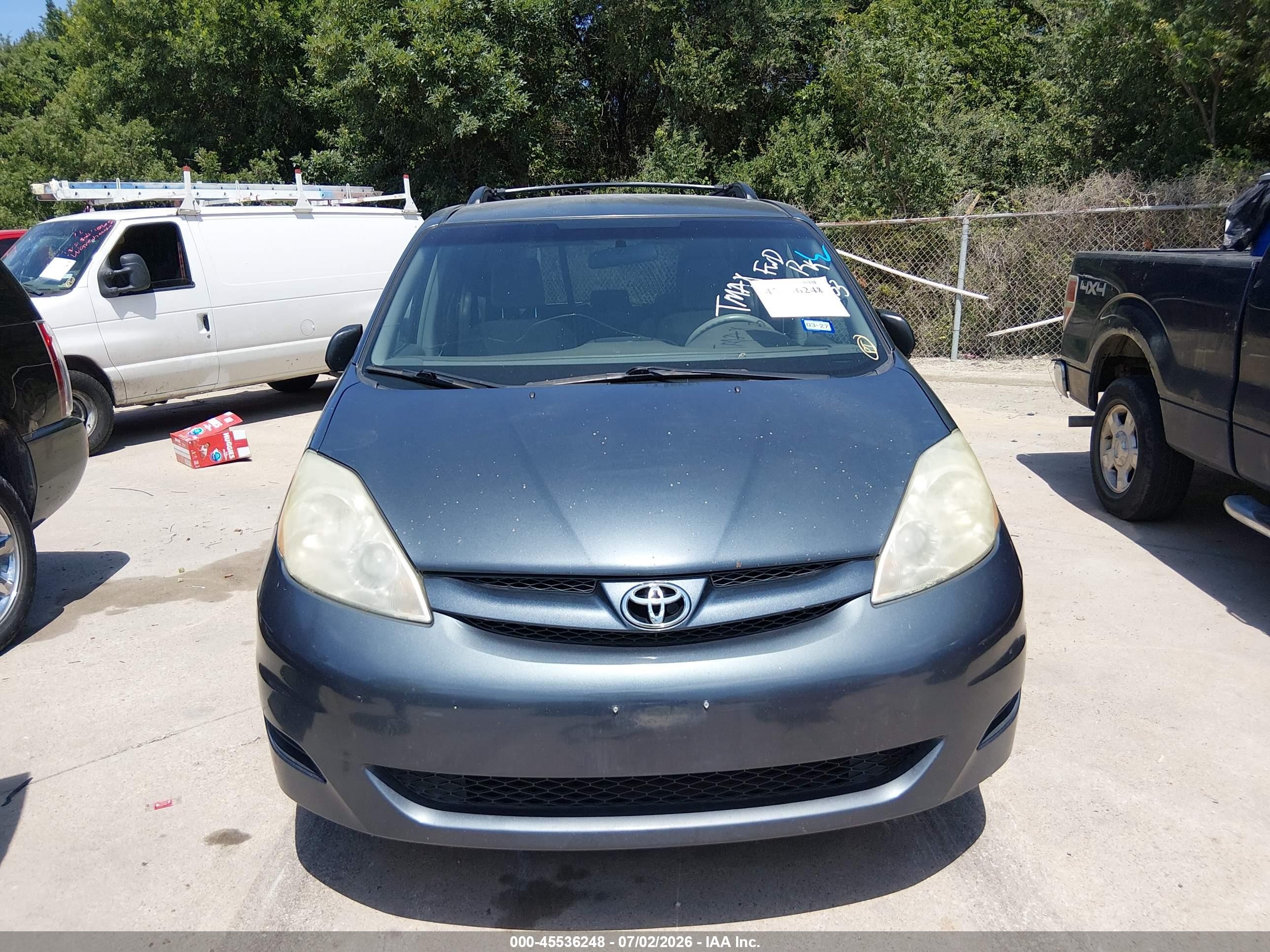 2010 Toyota Sienna Le Blue vin: 5TDKK4CC4AS338953